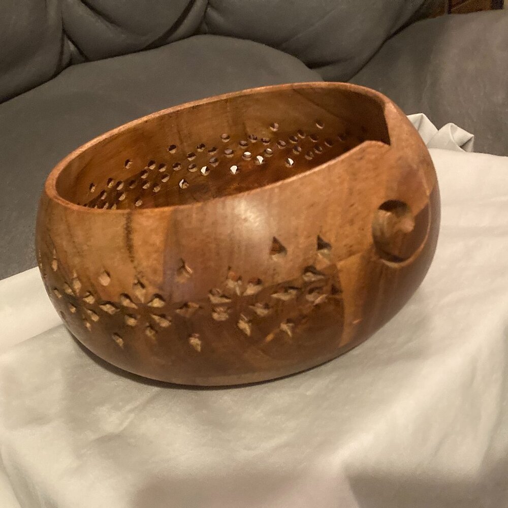 Handcrafted Rosewood Yarn Bowl-Knitting Crocheting-Starburst Design-6.5" D-EUC - Picture 2 of 8